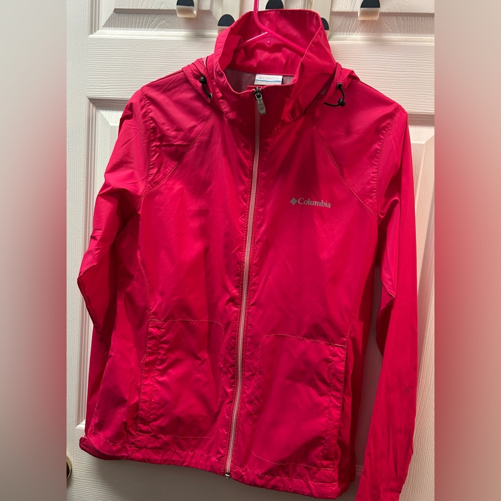 Kids Columbia Fuchsia Hooded Lightweight Windbreaker Jacket. Size Medium